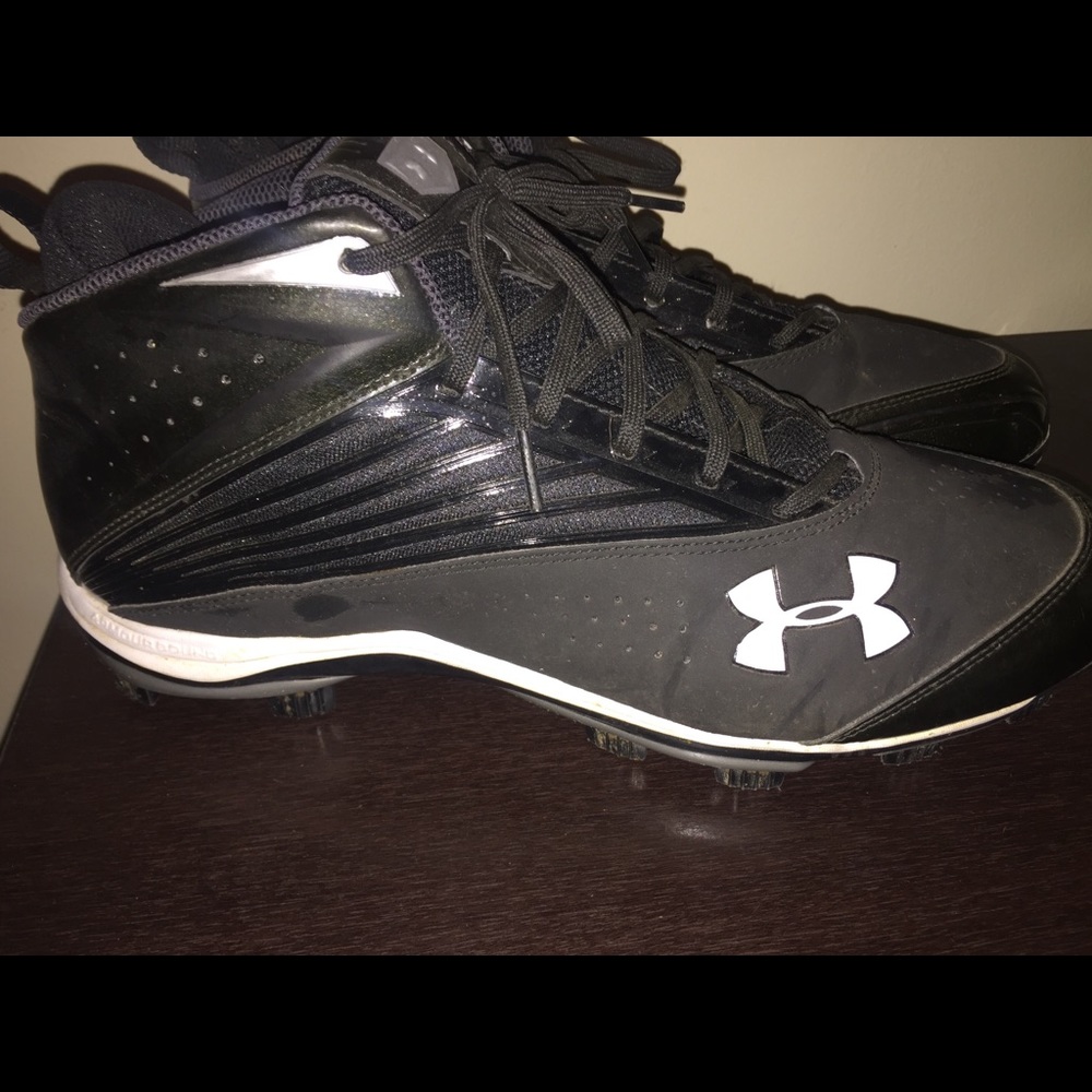 Men’s Under Armour football cleats